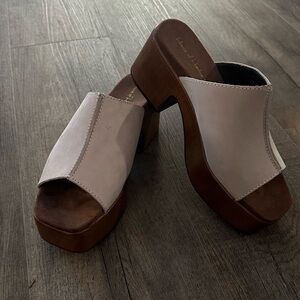 House of Harlow Griffin mule in Ivory.  NWOT. Size 9.